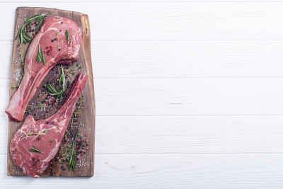 生牛肉战斧牛排