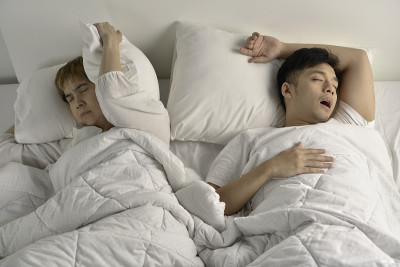 亚洲人打鼾