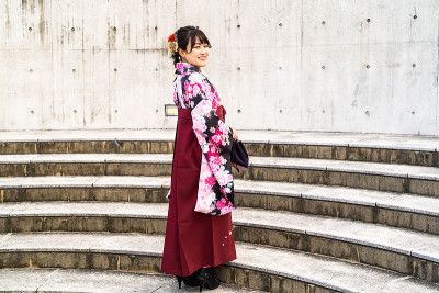 一个穿着和服的女人