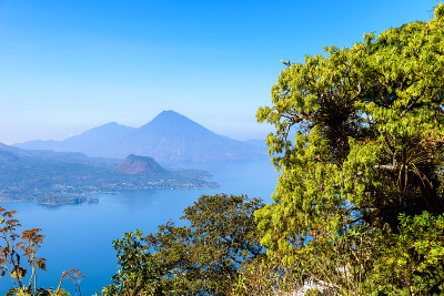 危地马拉高地的阿提特兰湖，火山景观
