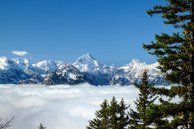 卡文德尔山脉的冬季全景