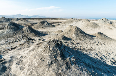 阿塞拜疆戈布斯坦鹰头狮泥火山的锥形。