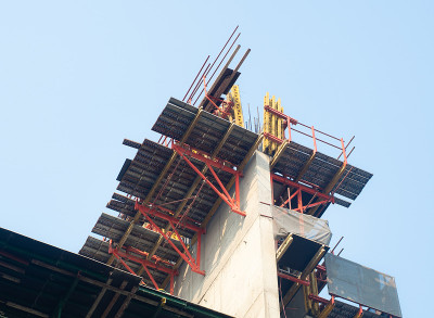 高层建筑施工用钢平台。