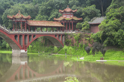 乐山皓山桥中国阴天