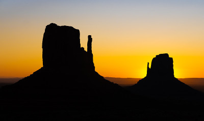 纪念碑谷地区的科罗拉多高原与巨大的砂岩在Arizonaâ犹他州边界上，在一个纳瓦霍民族保留地。美