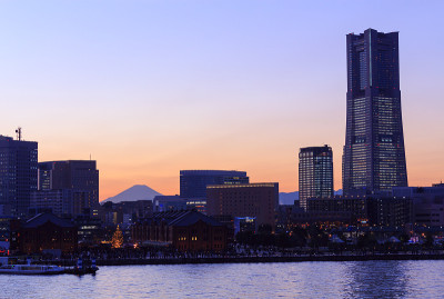 日本横滨Minatomirai 21地区黄昏时分