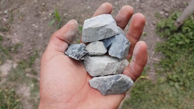聚集在近距离。