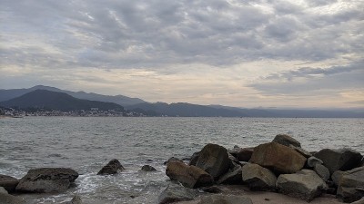 巴亚尔塔港河(图62)