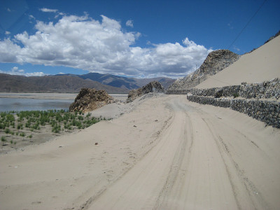 山中的沙路