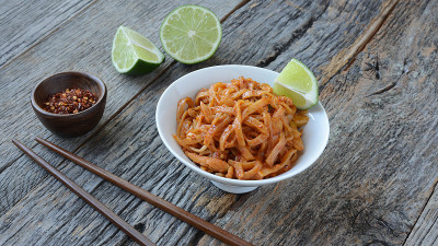 泰式面条或泰式炒粉(泰国料理)