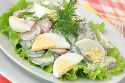 沙拉和鸡蛋