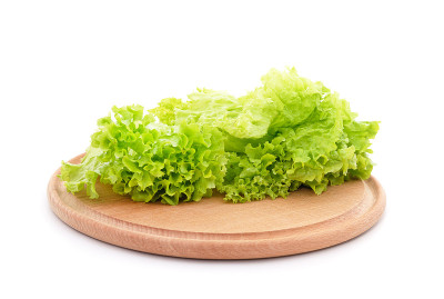 菜板上的莴苣。