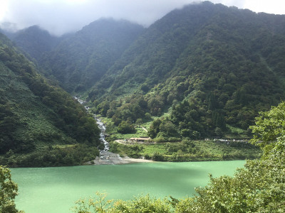 Kurobe峡谷Kurobe河沿岸的风景