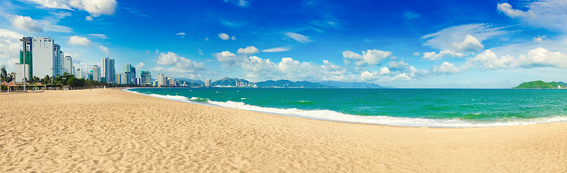 芽庄海滩风景优美。全景