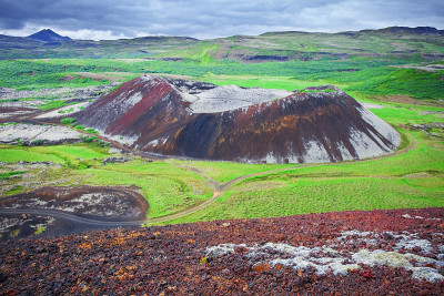 冰岛格拉伯克火山口上的格拉伯克卡菲尔