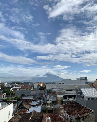 梅拉皮山