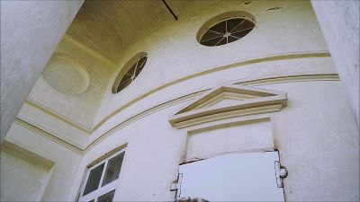 18世纪教堂的正面。教堂正面