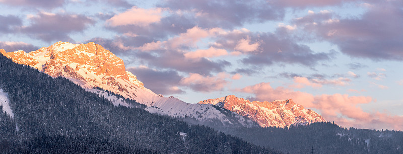 田园诗般的雪山山峰，冬日夕阳，风景，阿尔卑斯山，奥地利