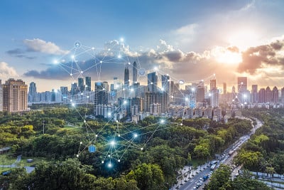 深圳是发展迅速的城市，数据网络空间繁忙