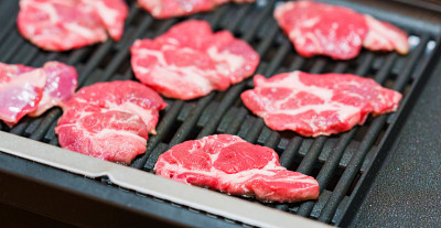 烤羊肉的风格叫成吉思汗