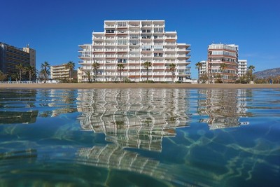 海滩和公寓建筑西班牙科斯塔布拉瓦
