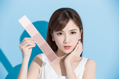 女人以肤色为尺度