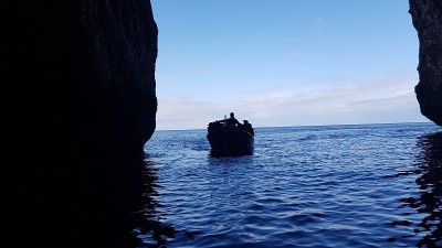 戈佐岛的蓝色岩洞