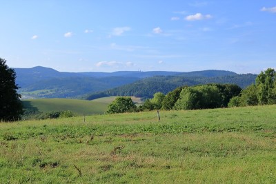 德国Rennsteig徒步旅行路线上的大Inselsberg塔