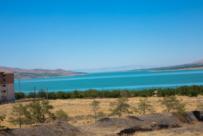 以拉齐格的哈扎尔湖(Elazığ)是该地区最重要的自然资产之一。