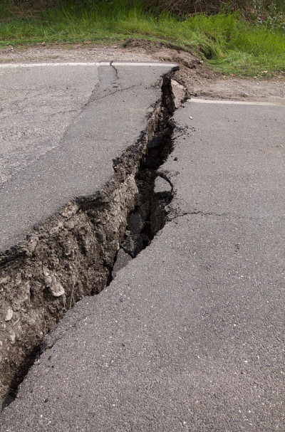 山体滑坡,道路事故