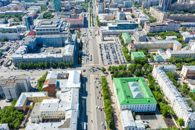 叶卡捷琳堡市中心和市政厅全景。从以上观点。俄罗斯