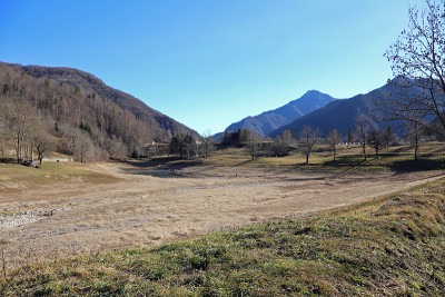 冬季的风景，这里曾经有一个湖在意大利市政
