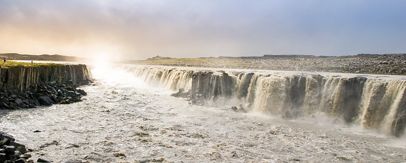 塞尔福斯瀑布的全景在河Jökulsá á Fjöllum在冰岛北部