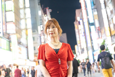 妇女参加了夜间工作俱乐部