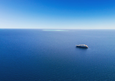 海上大游艇鸟瞰图