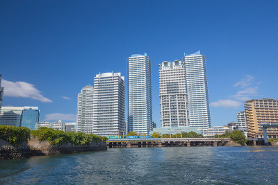 日本横滨港城的高层建筑和公寓
