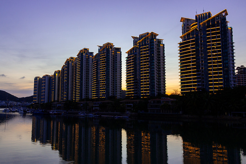 中国海南岛三亚市的黄昏景色