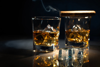 威士忌配雪茄