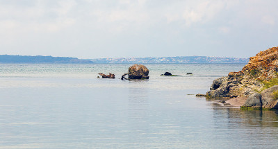巨石与大海