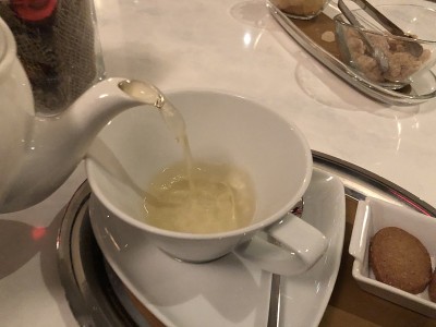 茶，杯，饼干，勺子，糖
