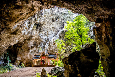 泰国帕拉雅·那空洞，Khua Kharuehat亭庙，位于泰国巴育普·基里汗Khao Sam Roi