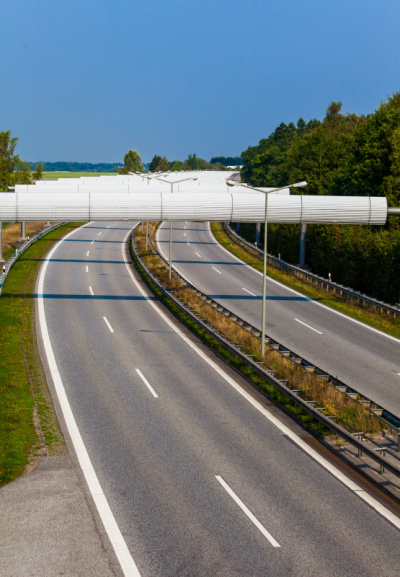 高速公路。路