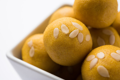 一种印度甜食，叫做Besan Laddu