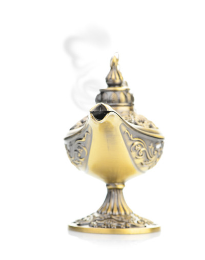 阿拉丁神灯孤立在白茫茫之中