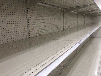 空货架上的