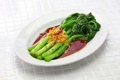 用蚝油和大蒜炒白菜