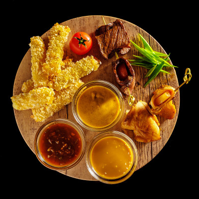 香烧配烤鸡和菠萝，香烧配烤牛肉和樱桃，芝士条，海鲜酱