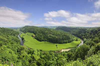 来自英国Symonds Yat Rock的怀伊谷