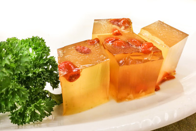 枸杞果冻或葵发勾，美味的中国甜点。
