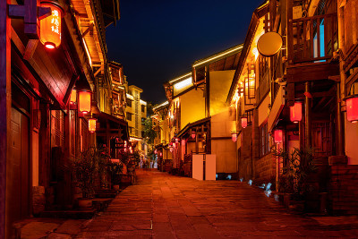 中国重庆古镇街道夜景